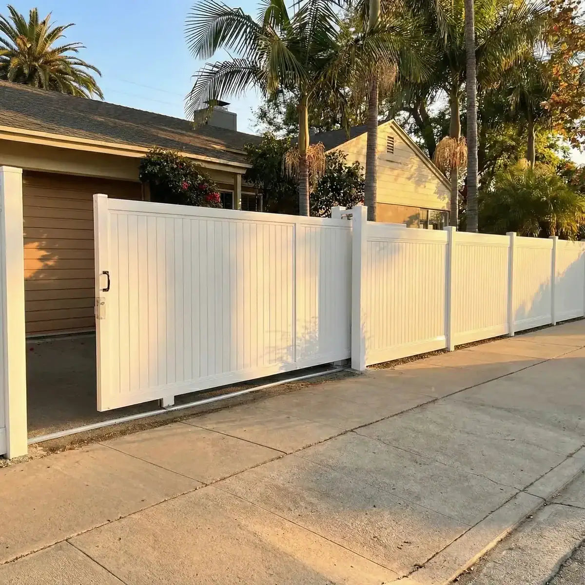 Vinyl rolling driveway gate